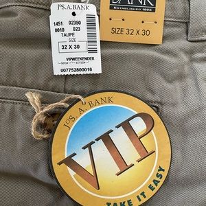 NWT men’s Jos A Bank pleated taupe 32x30 khaki pants